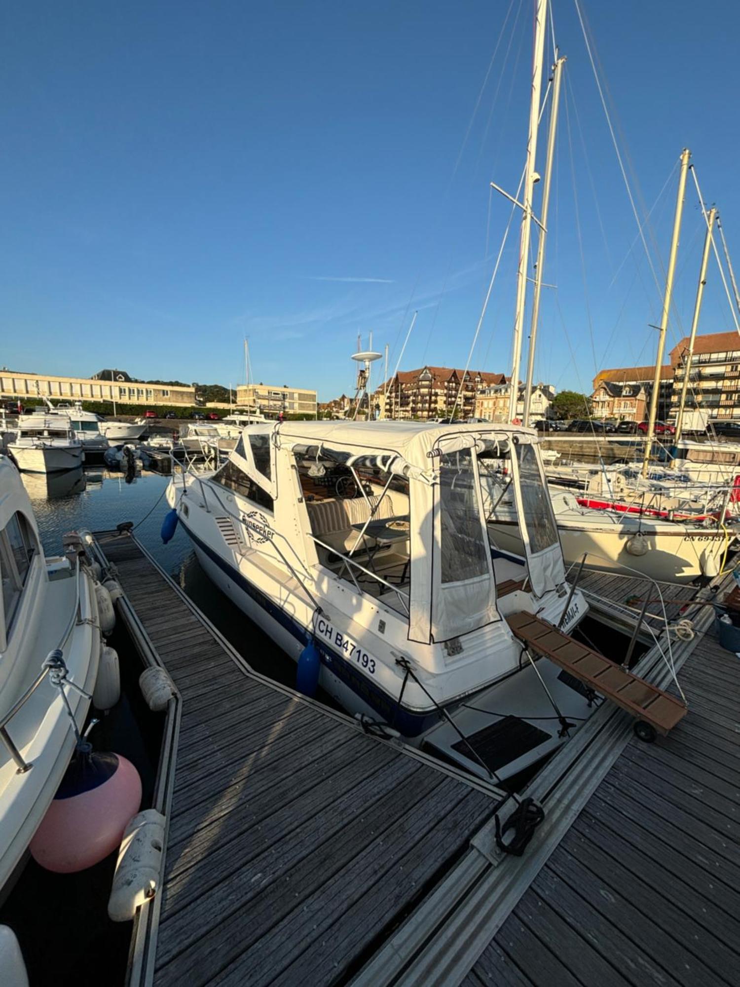 Bateau-hôtel Le Duplex Des Marinas, Mini Yacht *